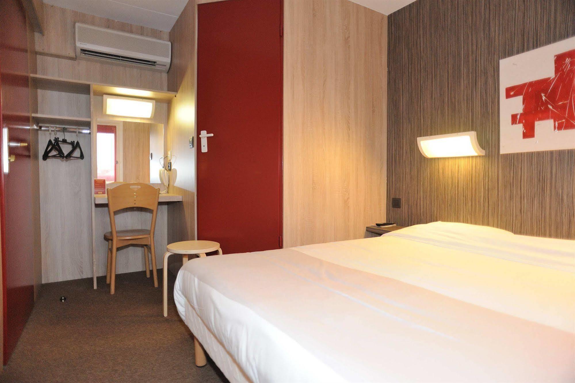 Hotel 4 Saisons Onet-le-Chateau Exterior photo